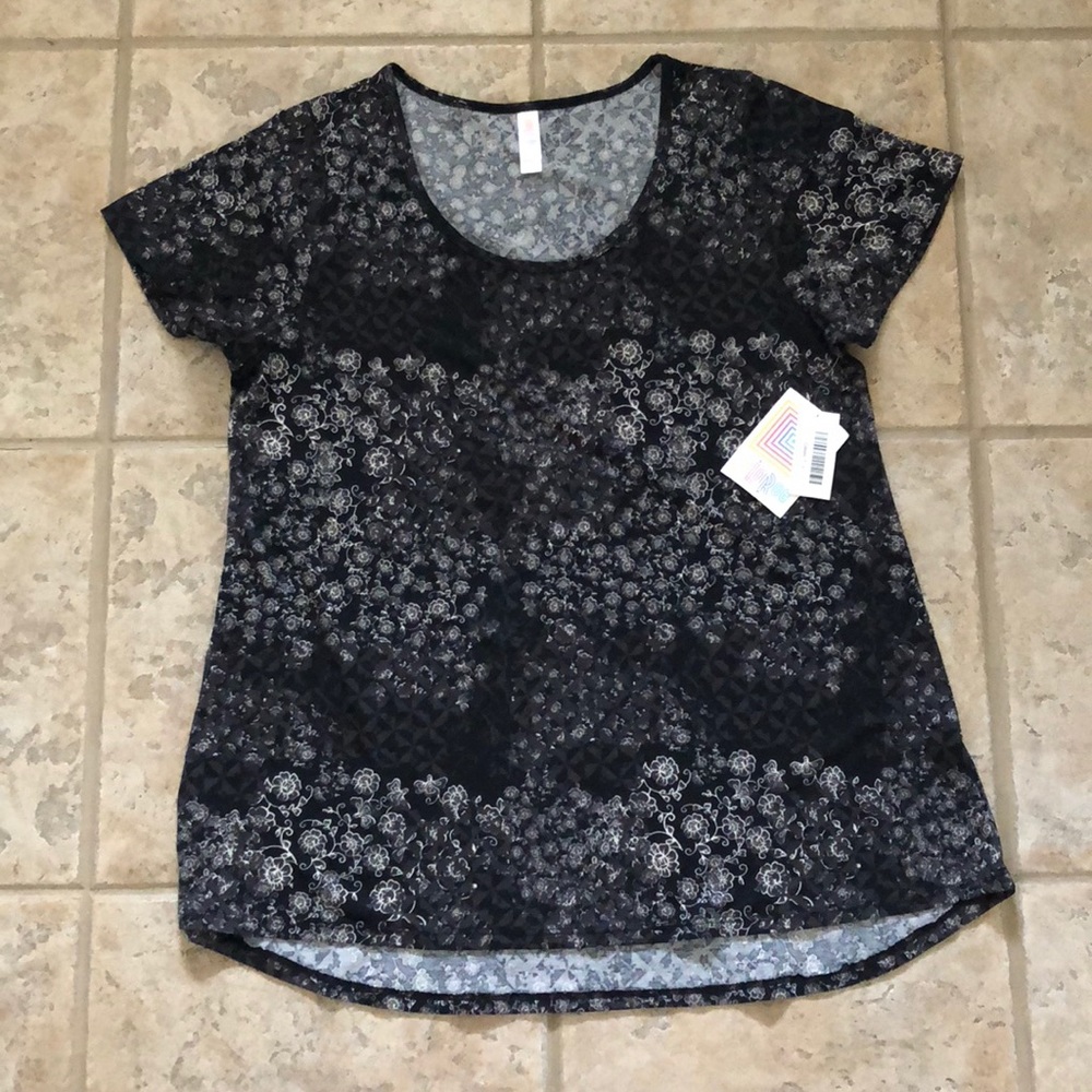 NWT LulaRoe Large Classic T
